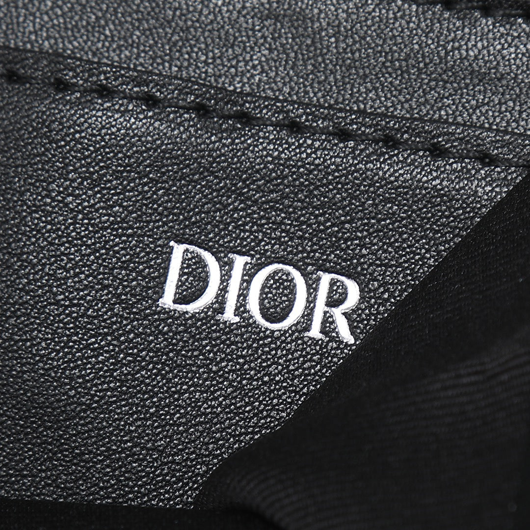 Elegant and practical clutch messenger bag