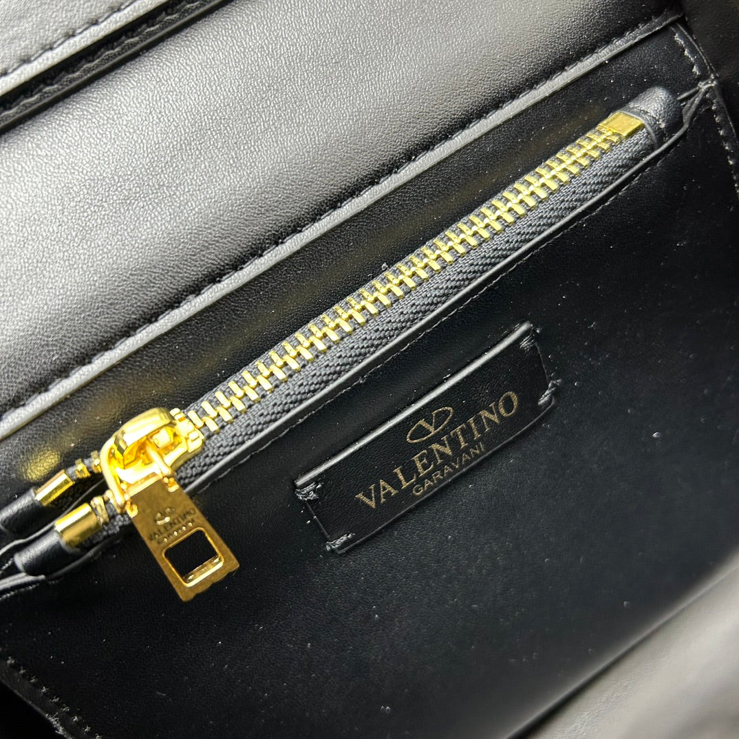 Woven small bags