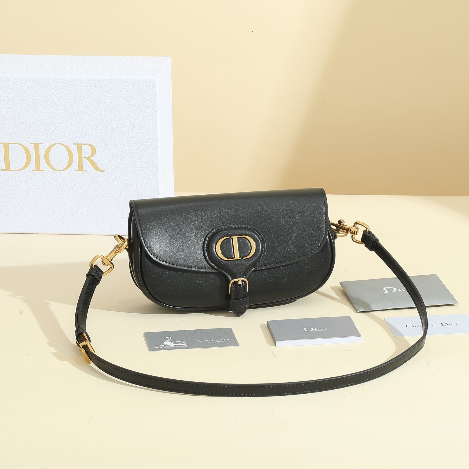 The elegant silhouette highlights the charm of the shoulder bag