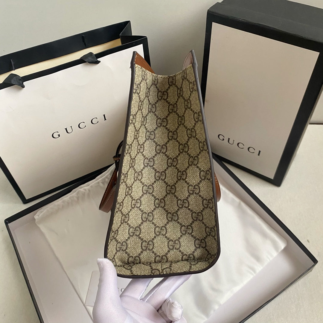 Lockable double strap shoulder bag