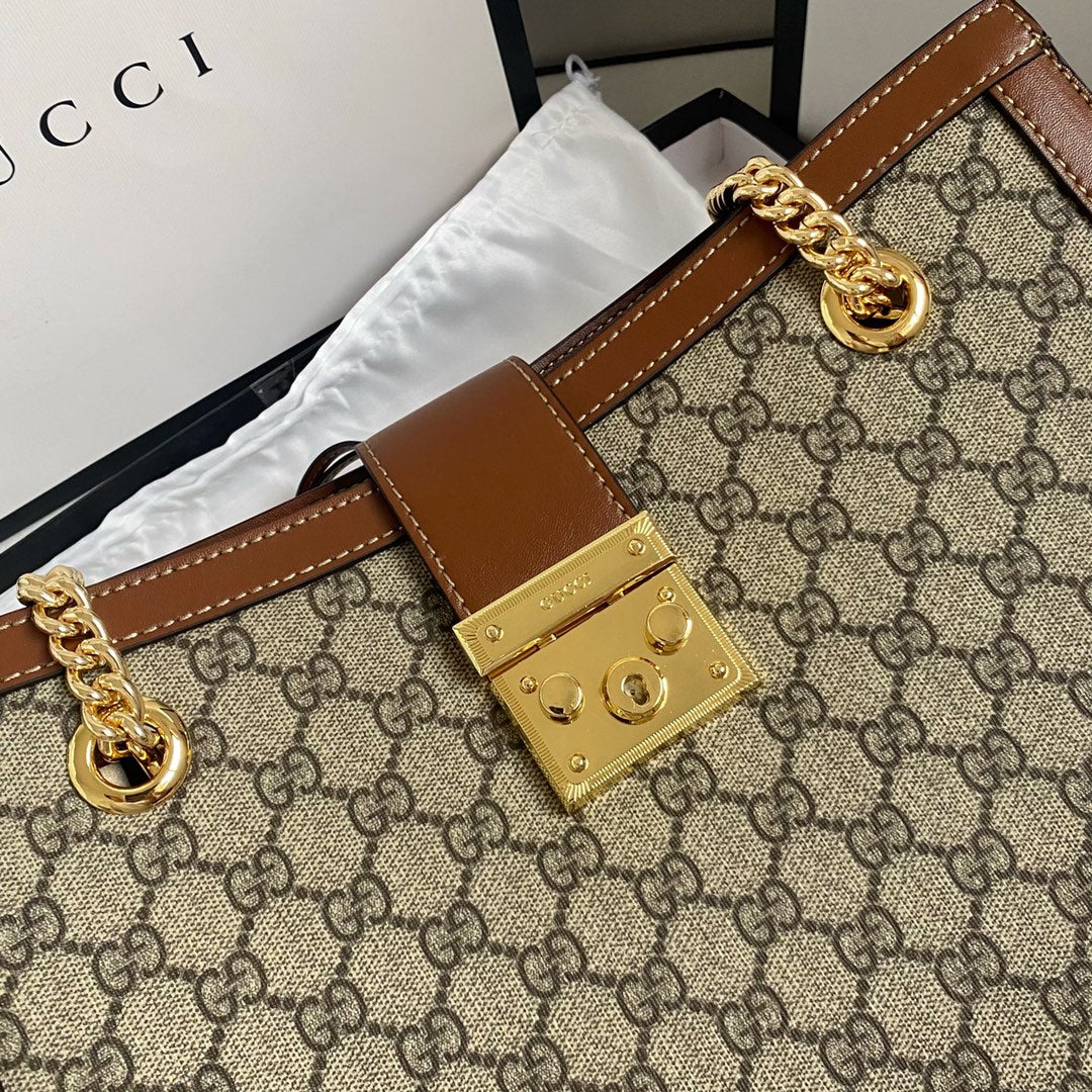 Lockable double strap shoulder bag