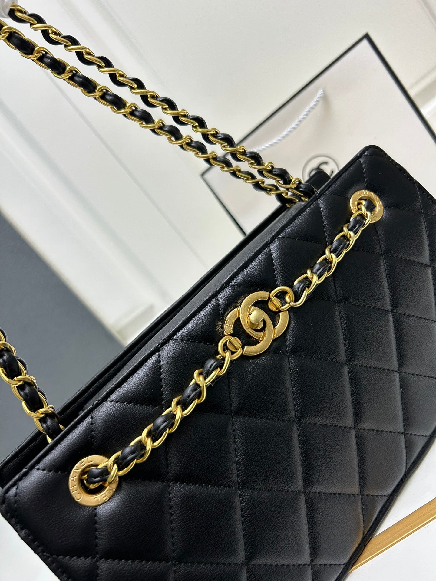 Calfskin vintage gilded design