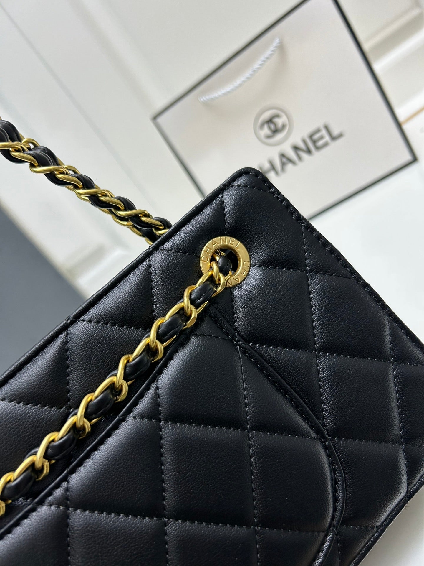 Calfskin vintage gilded design