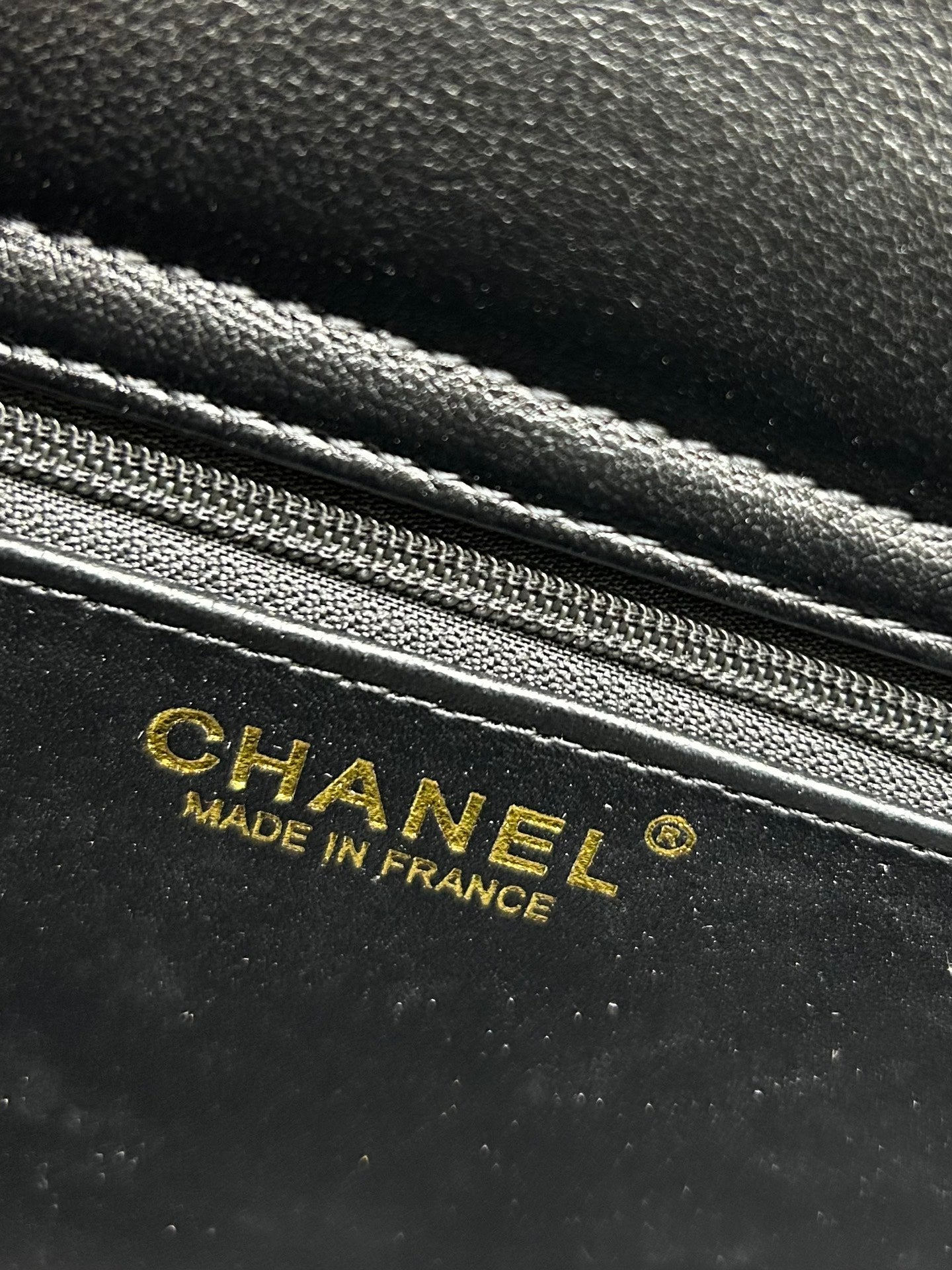 Calfskin vintage gilded design