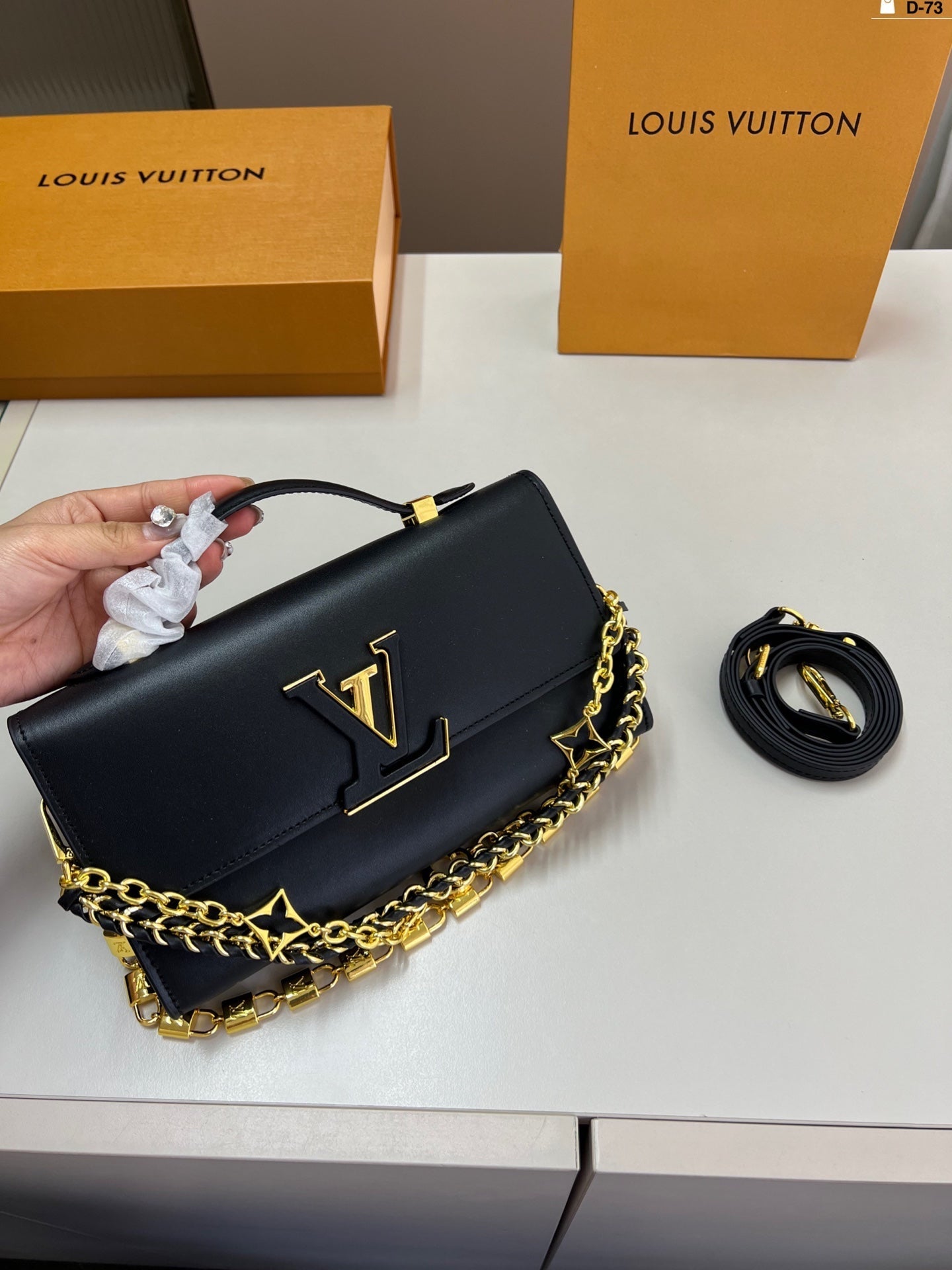 The ultimate versatile handbag