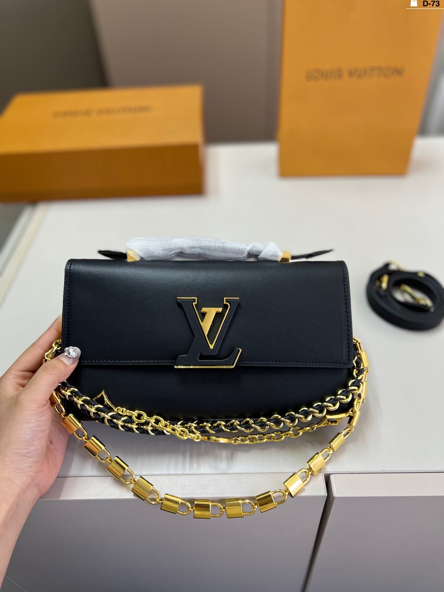 The ultimate versatile handbag