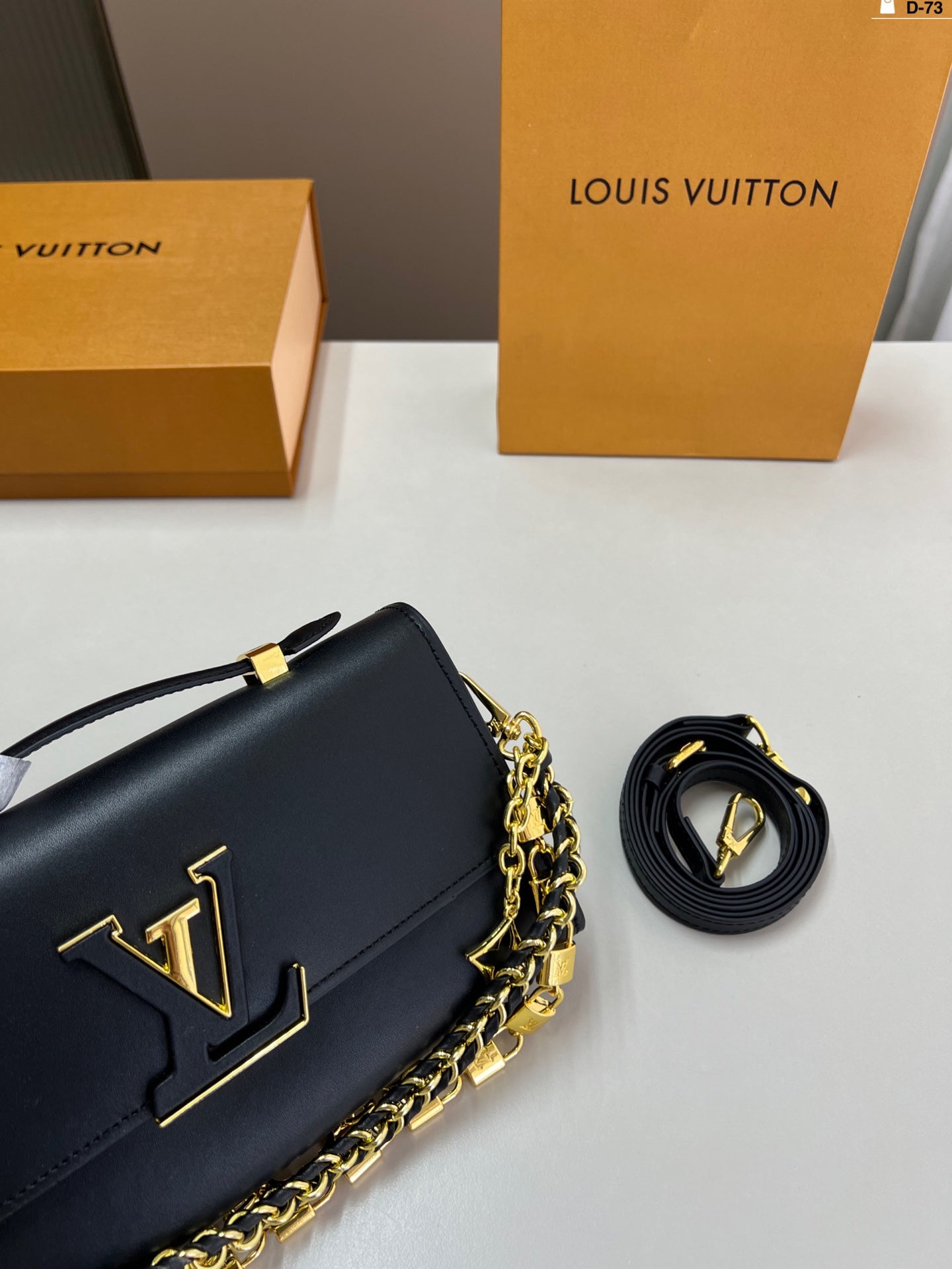 The ultimate versatile handbag