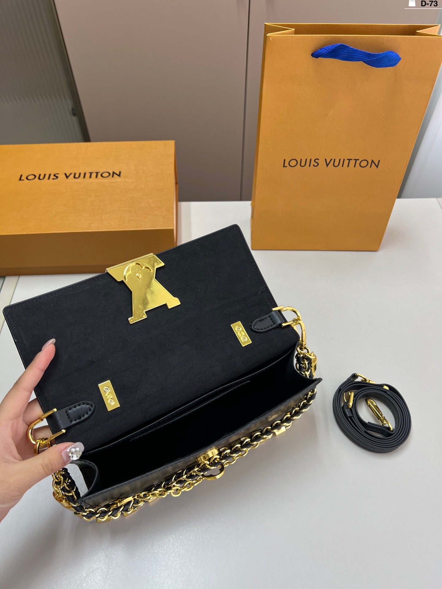 The ultimate versatile handbag